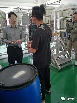 台湾彰化地检署破获假酒工厂,专业制酒师调酒已卖3万瓶